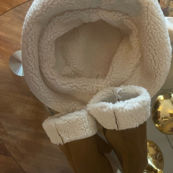 Cozy brand new matching hat &glove - Picture 2 of 2